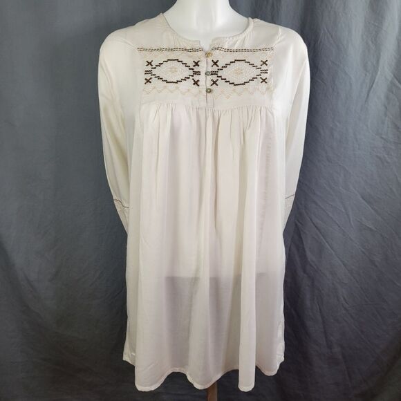 Sweet‎ Magnolia Pleated Front Embroidered Blouse - Picture 1 of 8